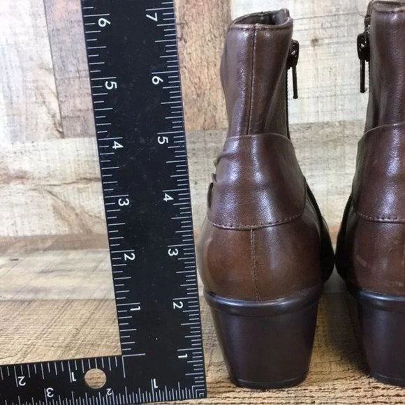 Clarks Brown Ruched Leather Ankle Zip Booties Womens 6 M Heeled Boots - Picture 8 of 12